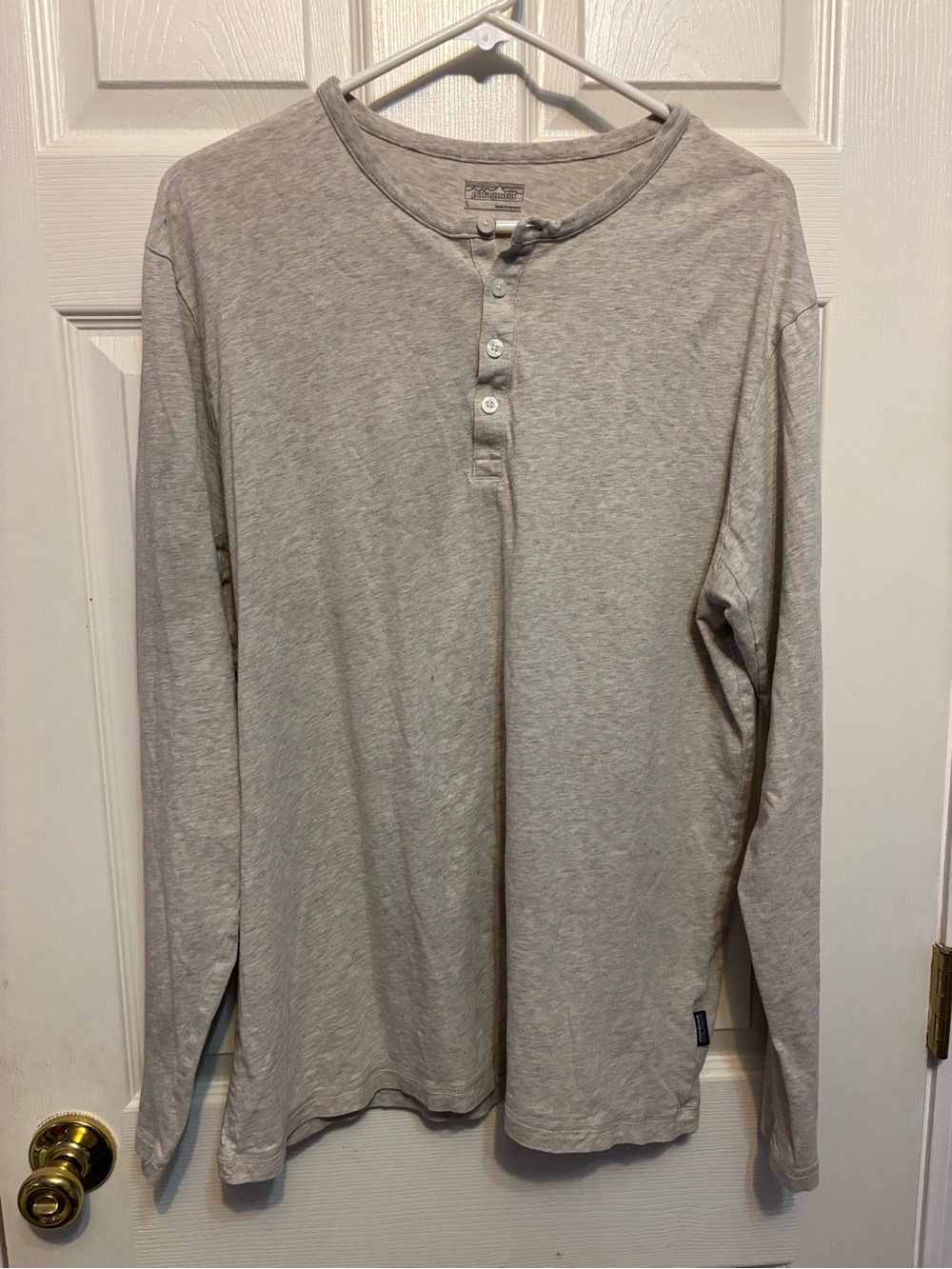 Patagonia Men’s Gray Basic Henley Long Sleeve - Large